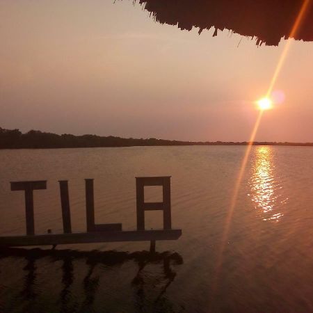The Venue - Utila Hostel Екстериор снимка