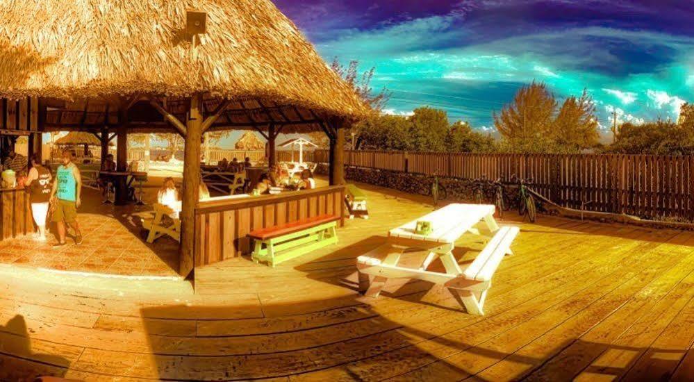 The Venue - Utila Hostel Екстериор снимка