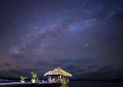The Venue - Utila Hostel Екстериор снимка