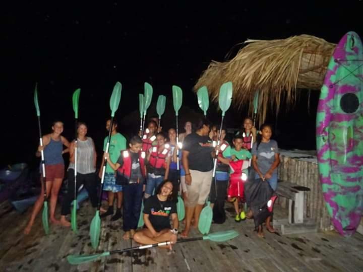 The Venue - Utila Hostel Екстериор снимка