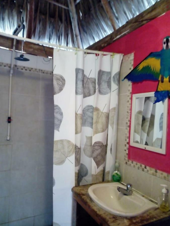 The Venue - Utila Hostel Екстериор снимка