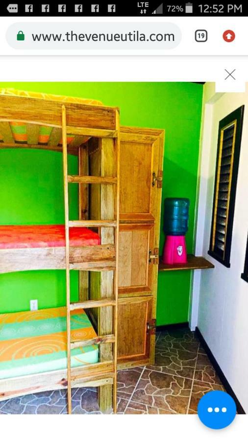 The Venue - Utila Hostel Екстериор снимка