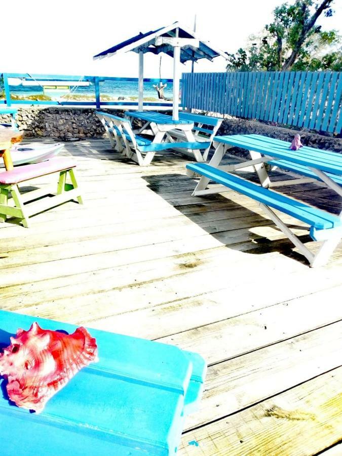 The Venue - Utila Hostel Екстериор снимка