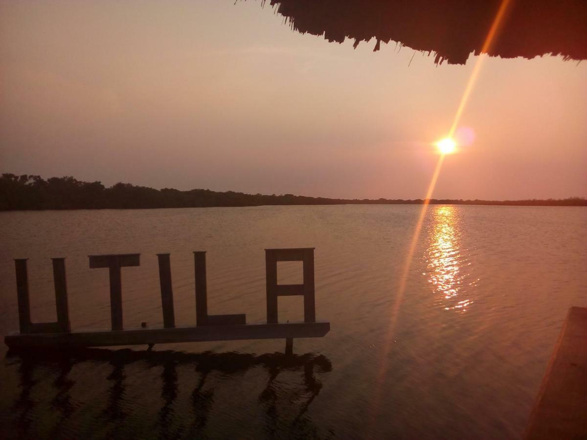 The Venue - Utila Hostel Екстериор снимка